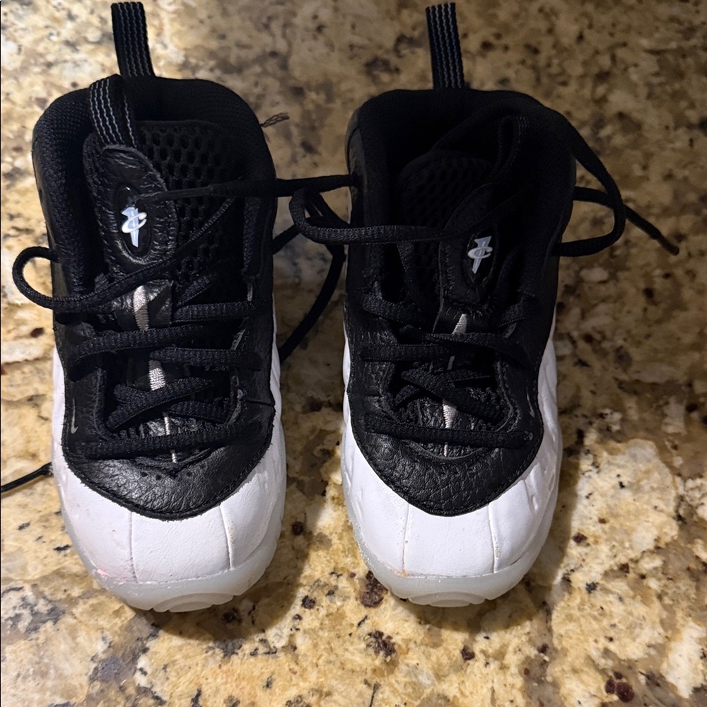 Nike Kids Black and White Sneakers